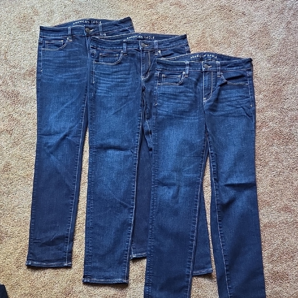 Great Deal!! Lot of 3. Like New!American Eagle Size 6 Dark Blue Skinny Jeans